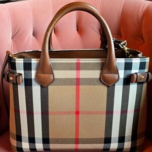 Burberry House Check Grainy Calfskin Medium Banner Tote Tan